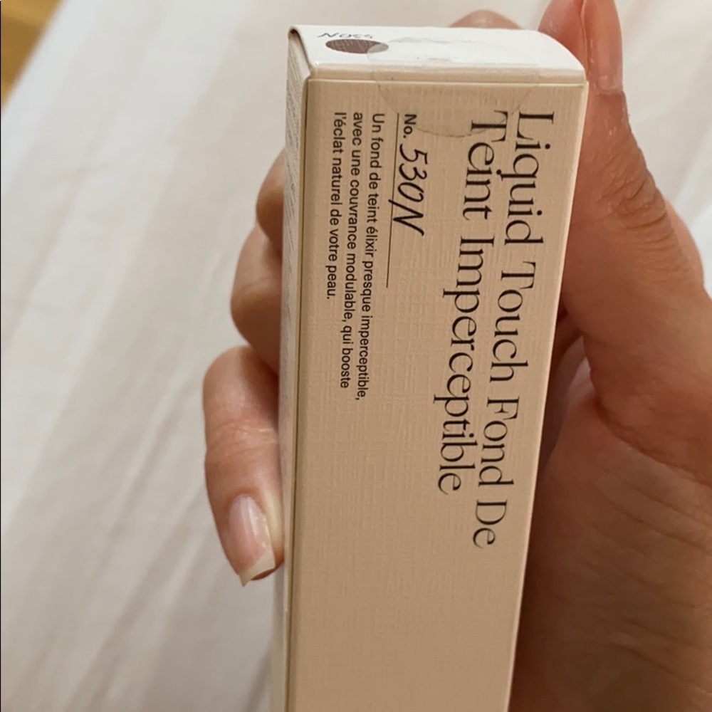 RARE BEAUTY Liquid Touch Weightless Foundation - Picture 6 of 6
